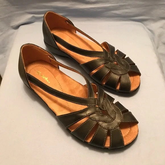 Thom McAn Black Sandals - Picture 1 of 8